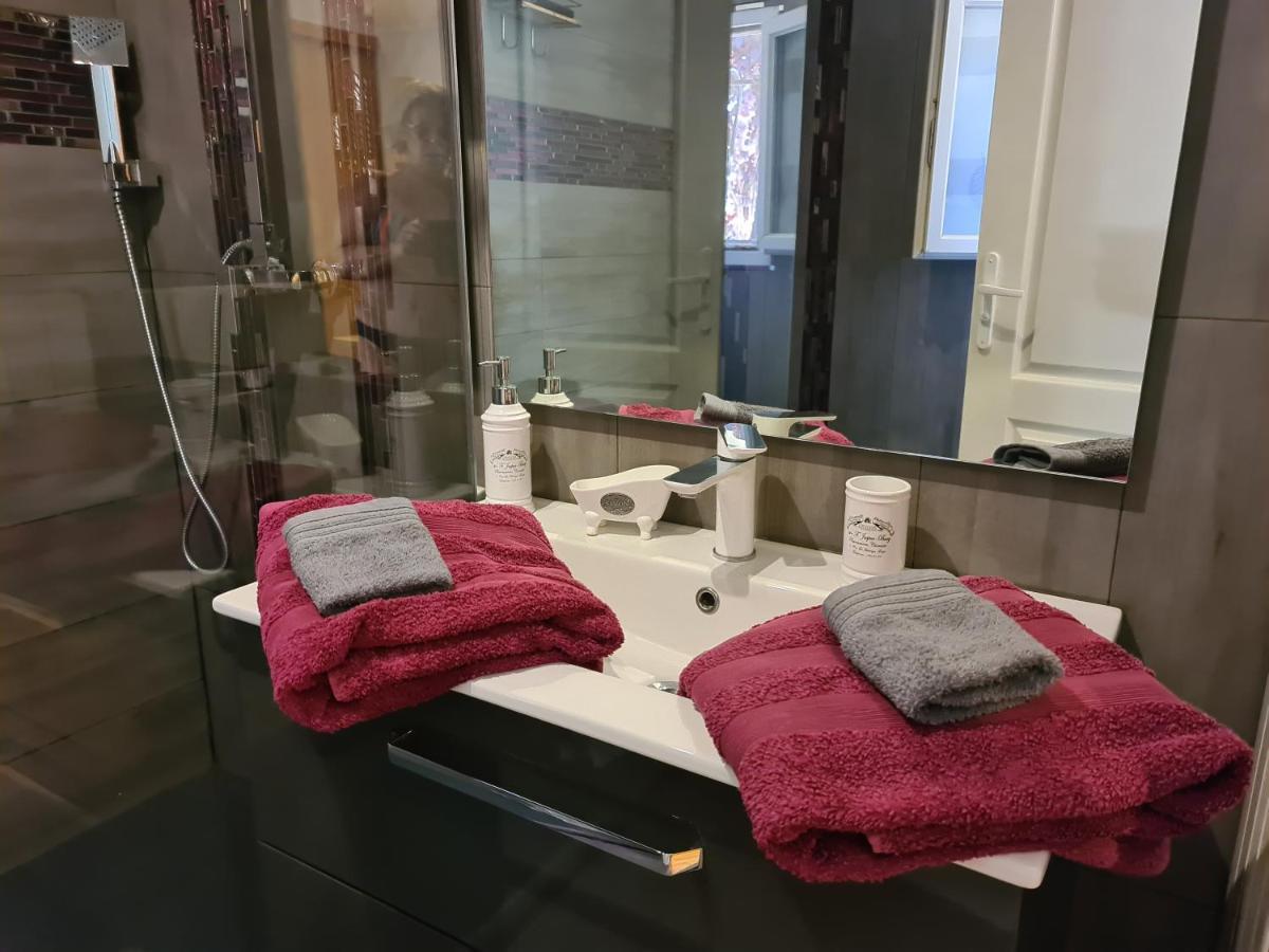 Appartements Dans Villa Privee Avec Piscine, Jardin, Parking Clos, Wifi, Climatisation 梅瑞尔 外观 照片