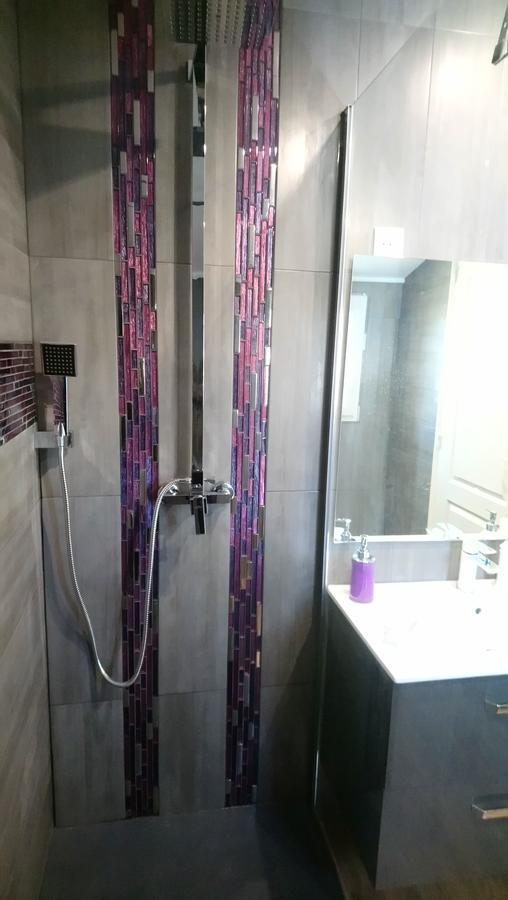 Appartements Dans Villa Privee Avec Piscine, Jardin, Parking Clos, Wifi, Climatisation 梅瑞尔 外观 照片