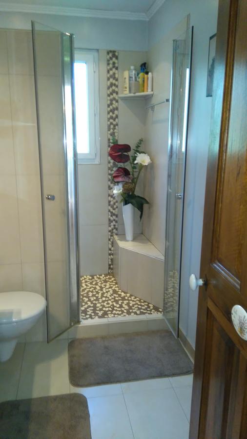 Appartements Dans Villa Privee Avec Piscine, Jardin, Parking Clos, Wifi, Climatisation 梅瑞尔 外观 照片